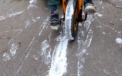 Video: Making Shaving Foam Tracks With Bikes