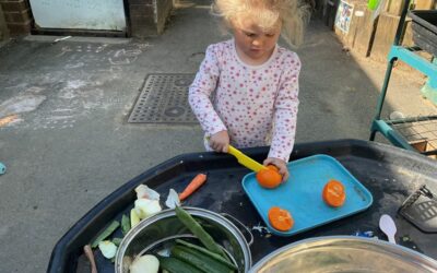 Squeezing, Chopping and Juicing in Acorns Room!